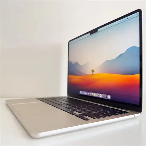 MacBook Air M2 (13.6-inch, 2022)